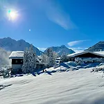 Alpen Hotel *