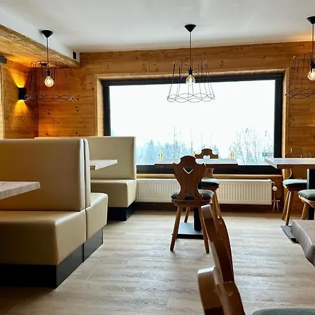 Alpen Hotel *