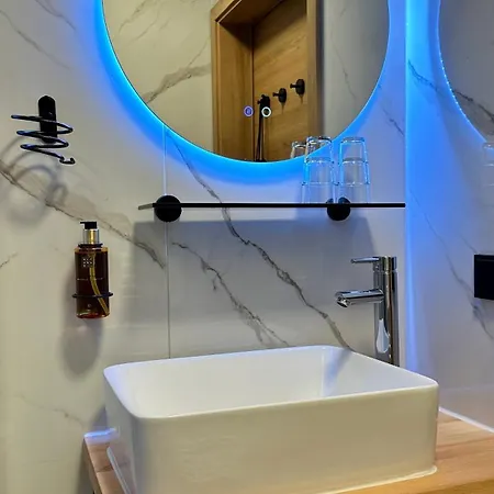 Alpen Ξενοδοχείο *